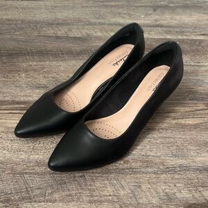 Clarks Women’s Teresa Step Black Leather Pumps Size 6.5w @